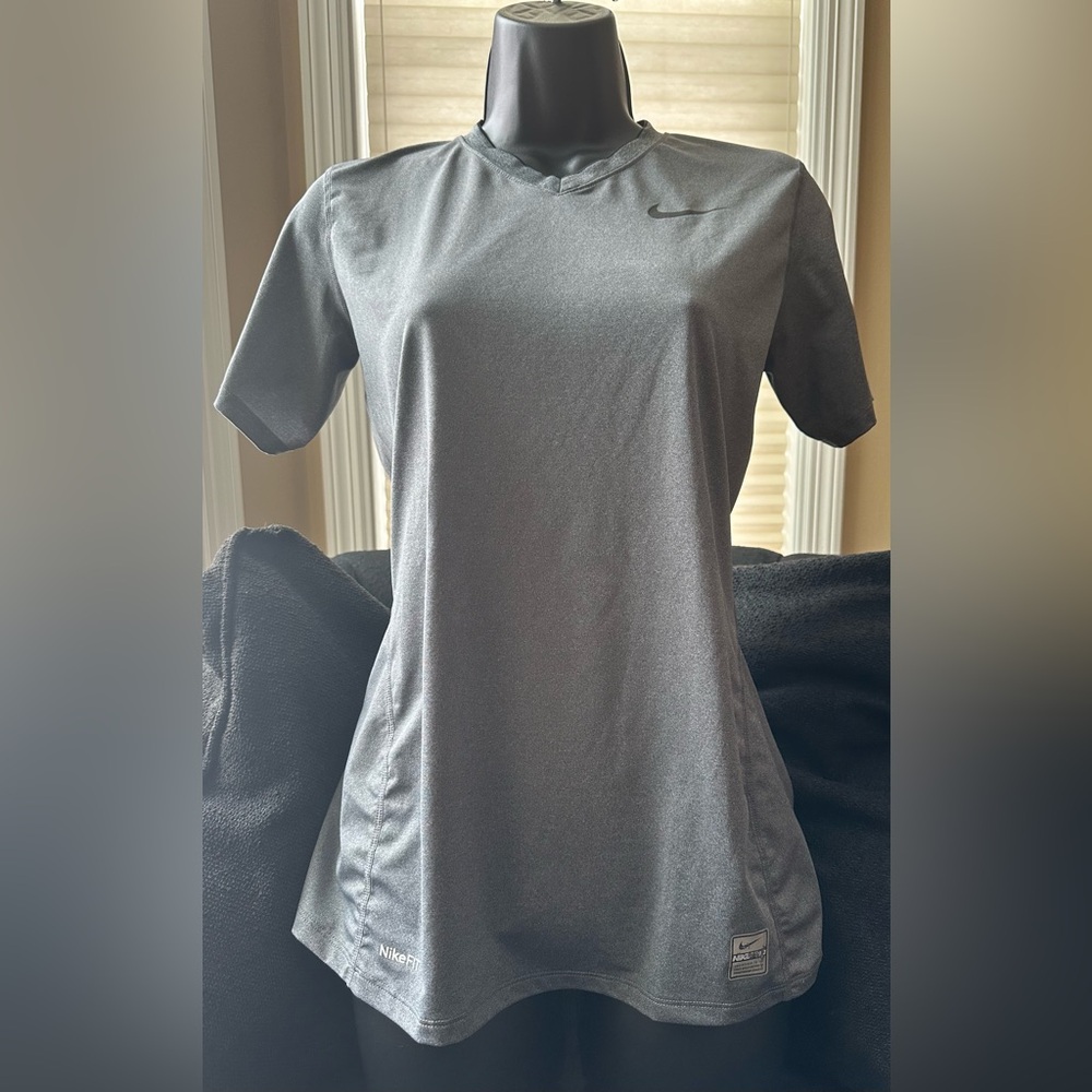 Nike VINTAGE gray workout tee – early 2000s classic